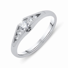 18ct White Gold 0.32ct Diamond Graduating Ring