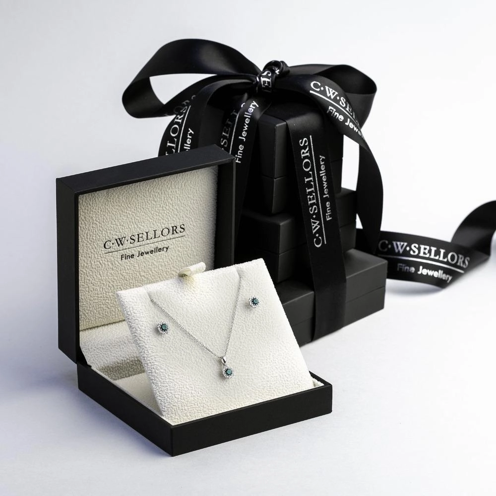 18ct White Gold Emerald Diamond Two Piece Gift Set D