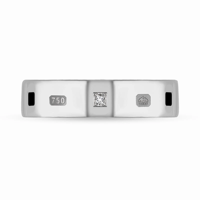18ct White Gold Whitby Jet 0.12ct Diamond Queen's Jubilee Hallmark Princess Cut 5mm Ring D