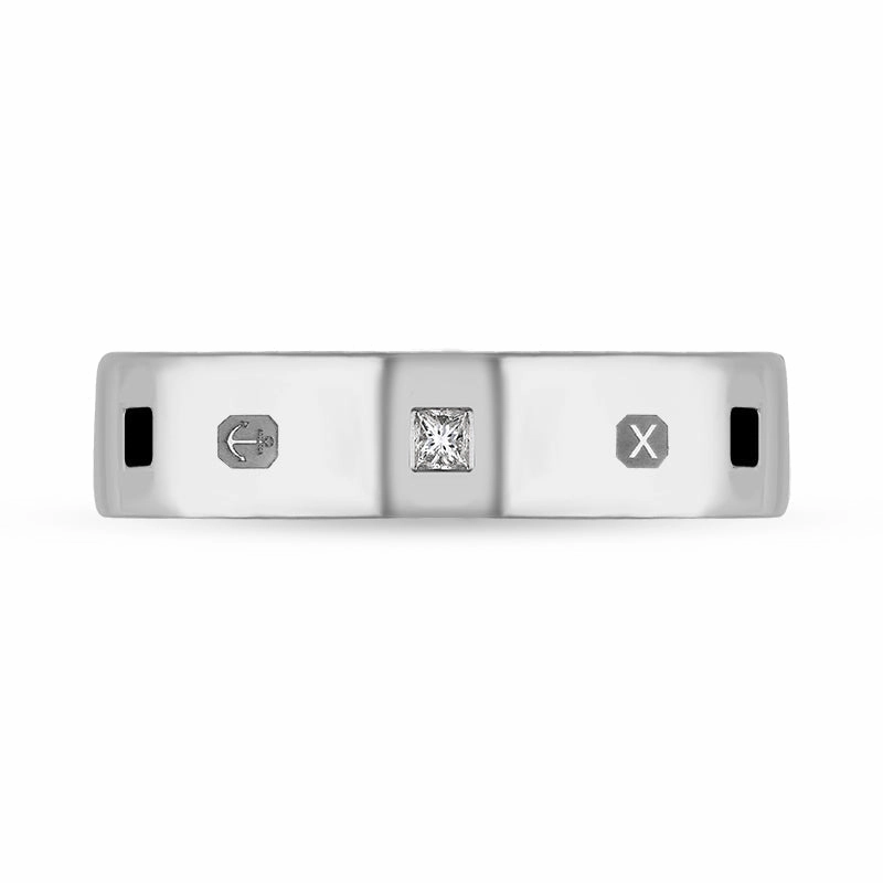 18ct White Gold Whitby Jet 0.12ct Diamond Queen's Jubilee Hallmark Princess Cut 5mm Ring D