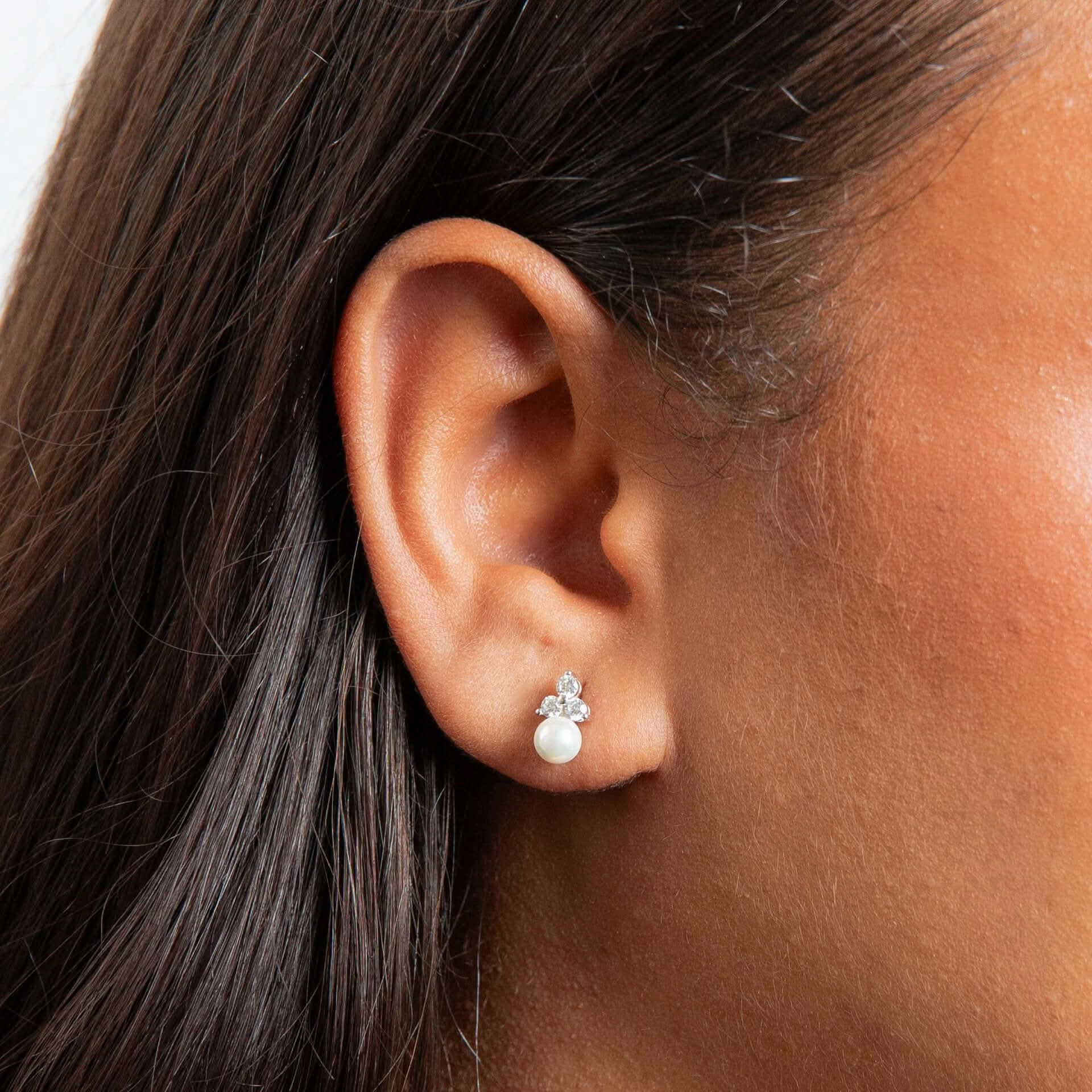 Beginnings Sterling Silver Cubic Zirconia and White Shell Pearl White Earrings E6497W