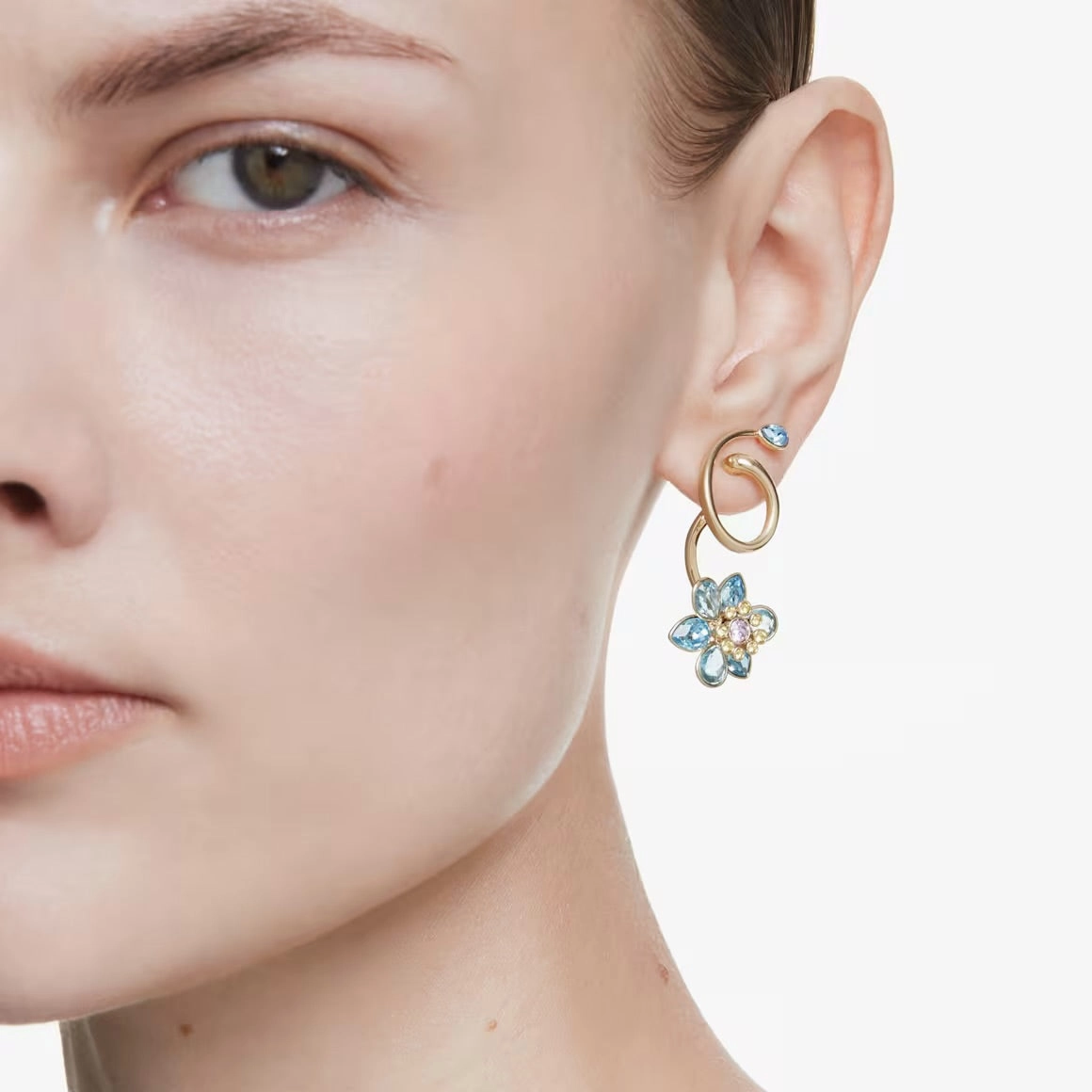 Idyllic Asymmterical Multicoloured Flower Mixed Cuts Gold Drop Earrngs