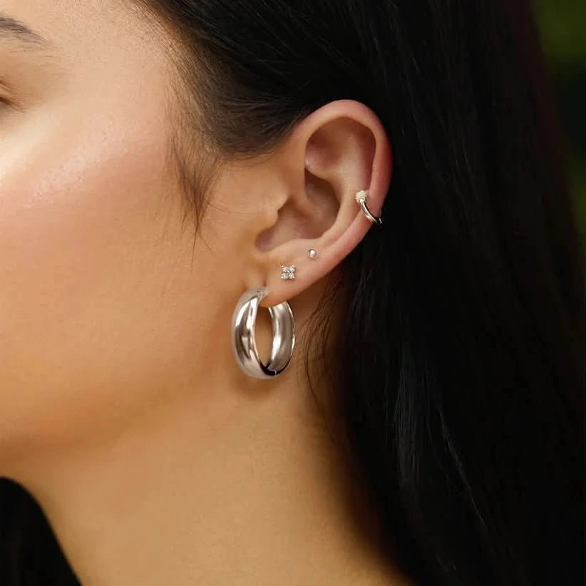 Silver Four-Petal Stud Earrings E064-01H